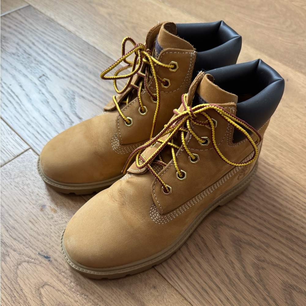 Timberland Children's 6-Inch Waterproof Boot - Wheat Nubuck - Size 1.5 - EUC - Picture 2 of 9